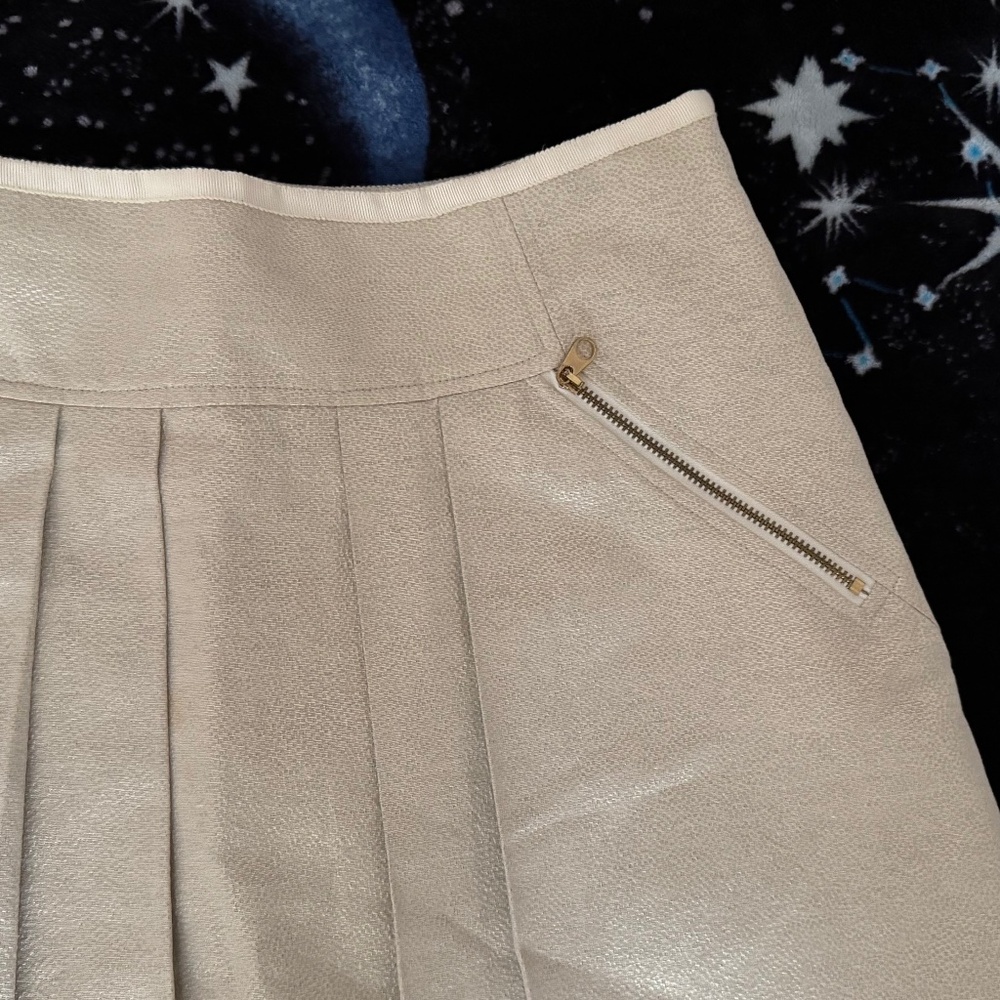 Ted Baker Cream/Gold Pleated Mini Skirt with Zippers  Size 2 - Like New